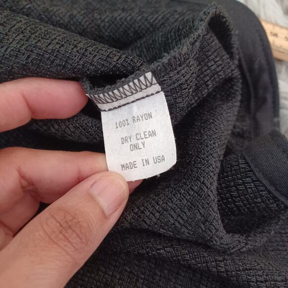 A La Mode by XIAO Women's Artsy Wooden Button Crop Blazer Black Red - Picture 8 of 8